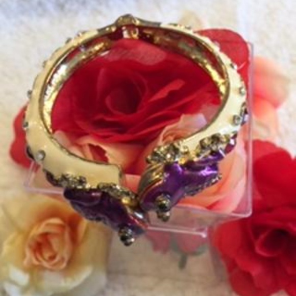 VERY CUTE PURPLE EMBELLISHED FROG HINGE BRACELET - Picture 3 of 5